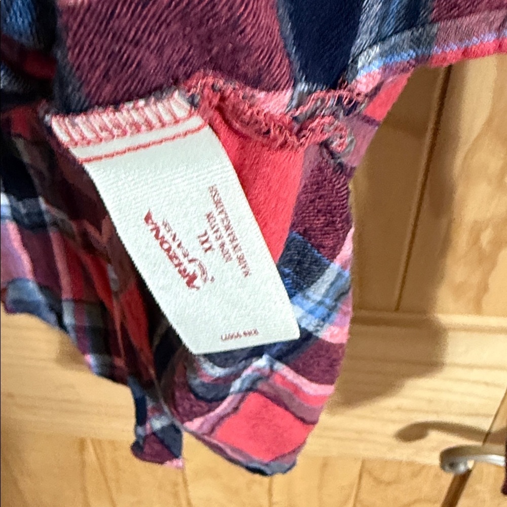 Arizona Boyfriend Fit. Woman’s Jean Company Red and Blue Plaid Button Down Shirt - Picture 4 of 4